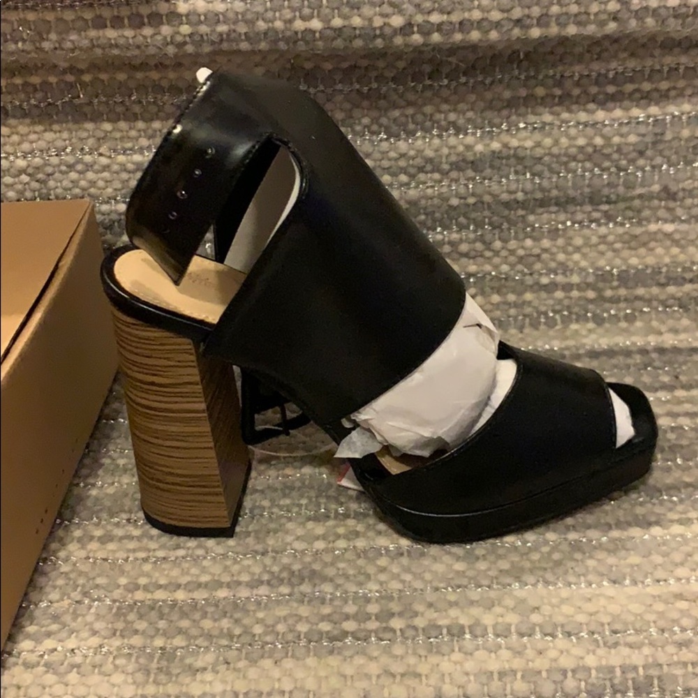 Zara strappy platform heels size 7.5